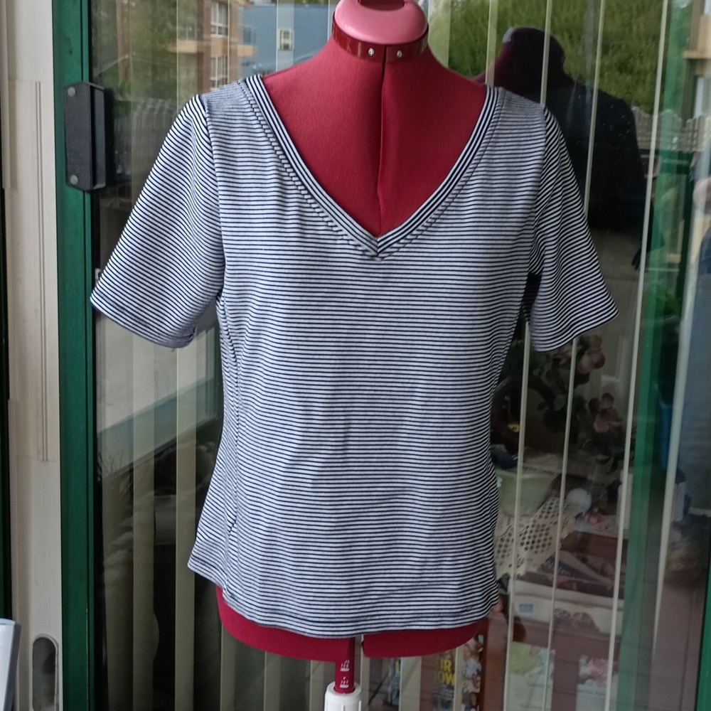 GAP STRIPED TSHIRT SZS